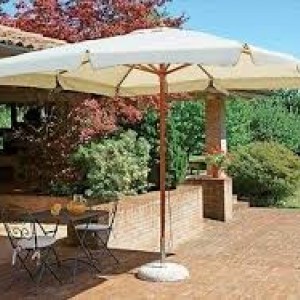 Ombrelloni 3mt*3mt legno Colore avorio + base in cemento .
