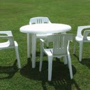Tavolino da giardino con 4 sedie plastica